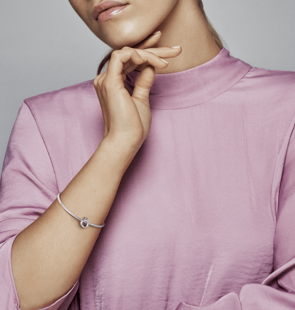 Charm Coroa em O Signature