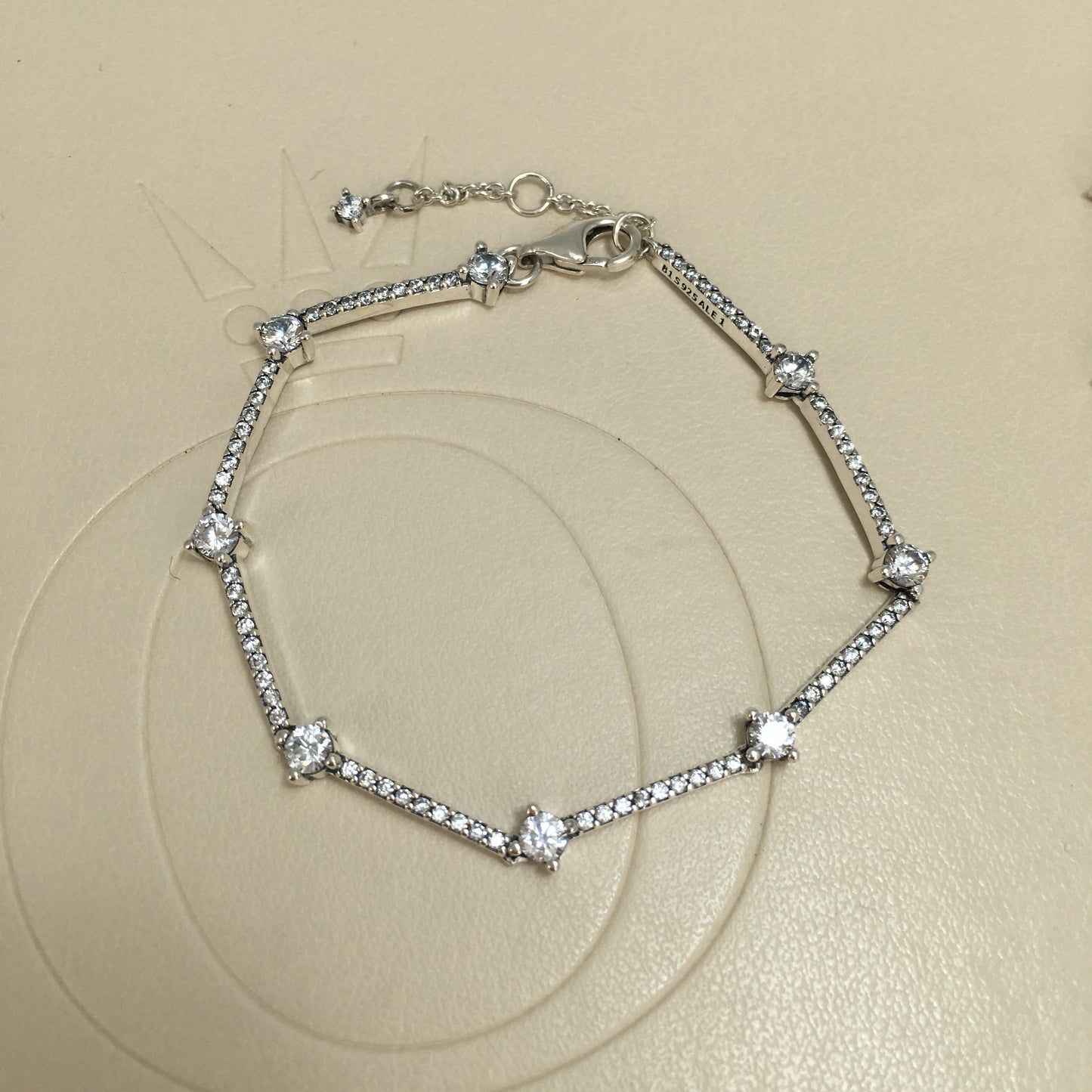 Pulseira com Barra Brilhante