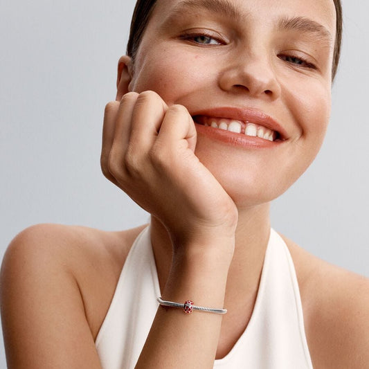 Charm de Clipe Redondo com Corações