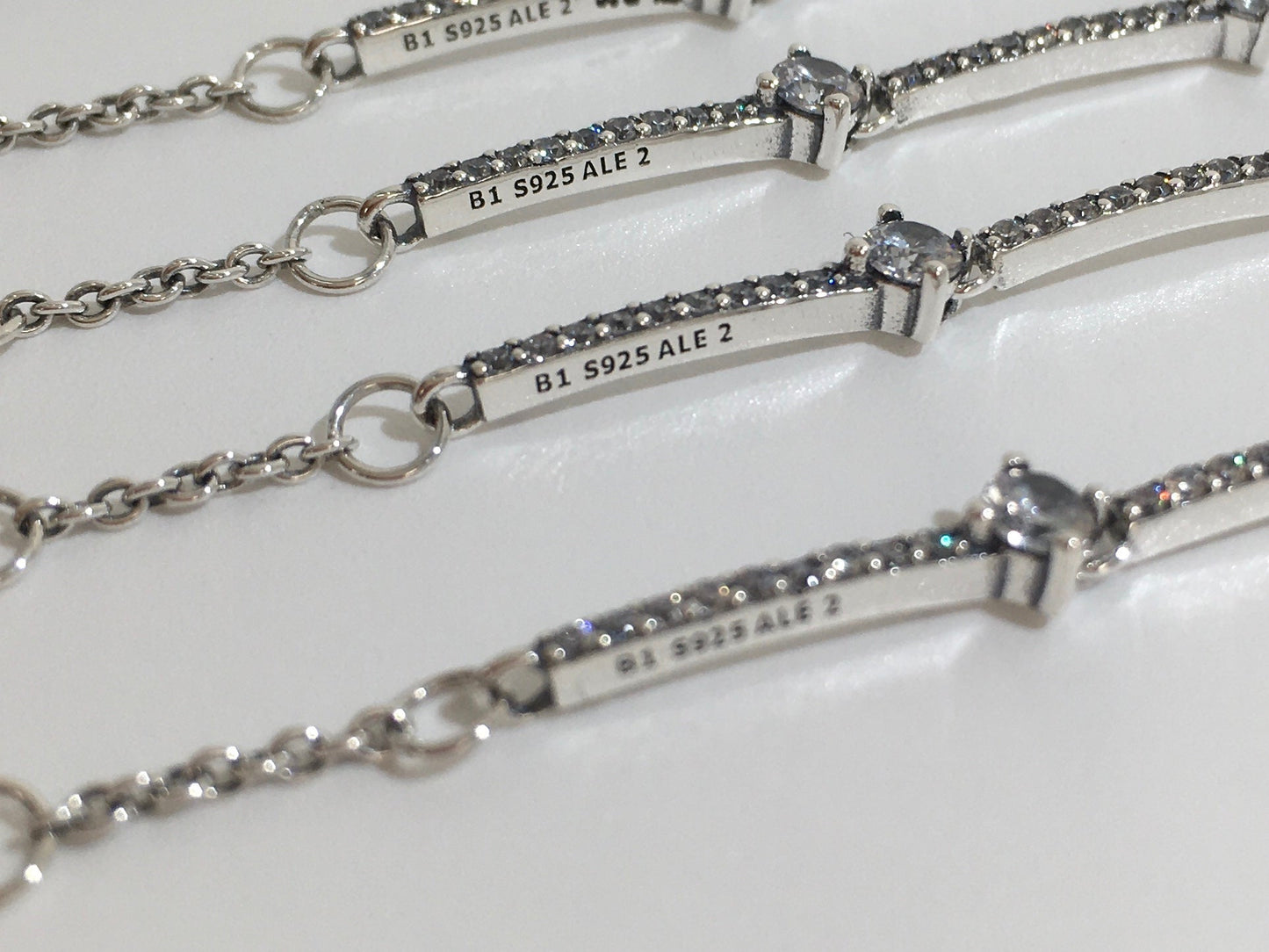Pulseira com Barra Brilhante
