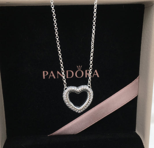 Colar Coração Aberto em Trama