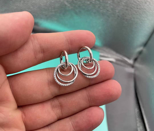 Brincos de argola circundados familia para sempre