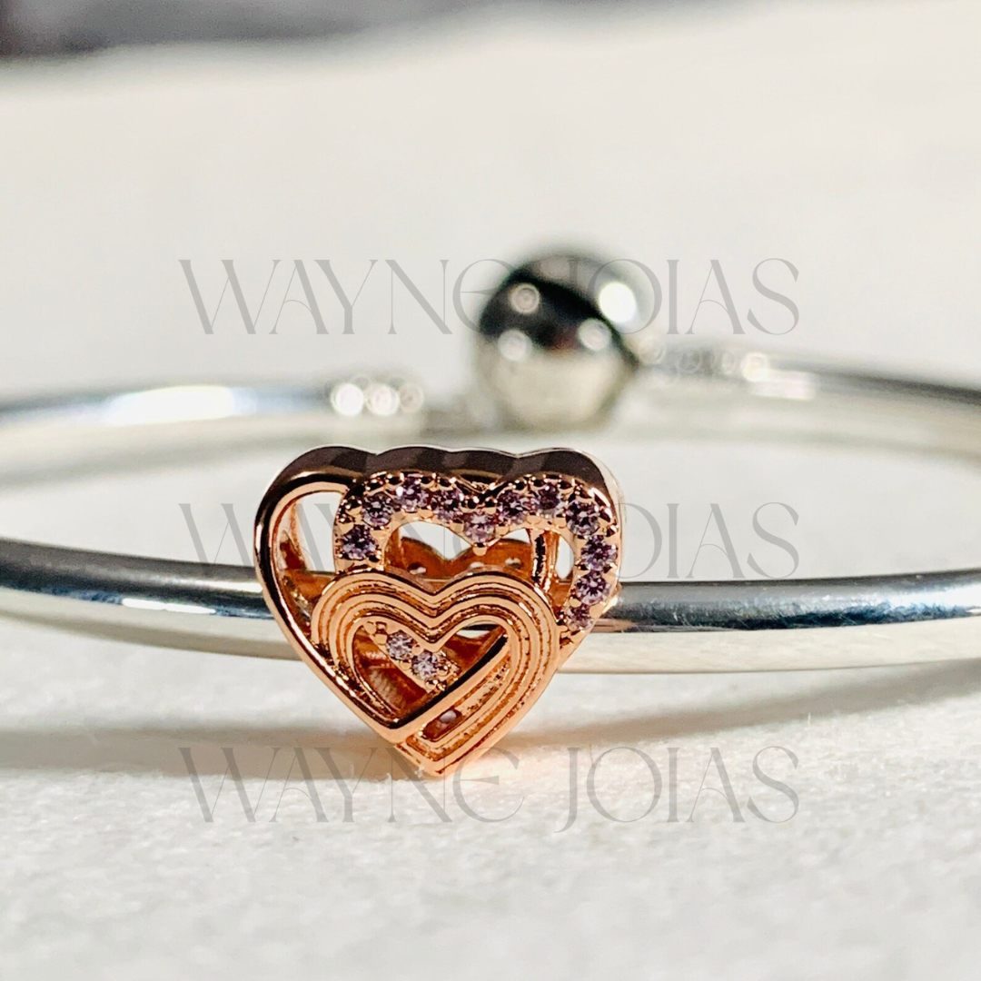 Charm Amuleto de corações de amor entrelaçados