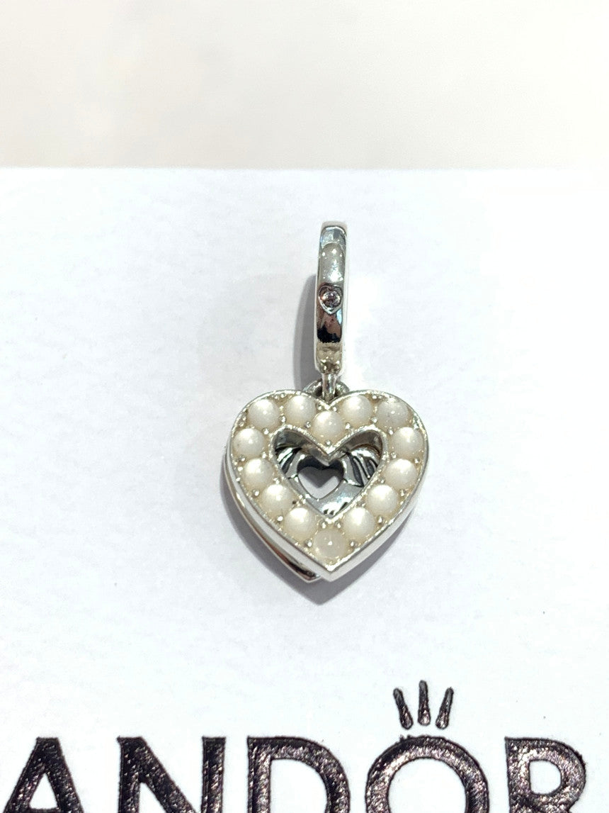 Charm Pendente Duplo Coração Branco Perolado