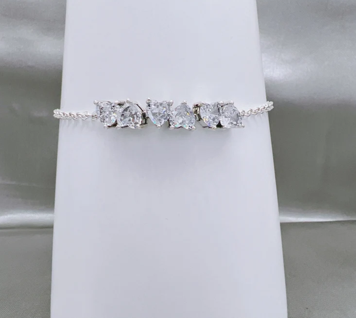 Pulseira de Corrente de Corações Infinitos Cintilantes