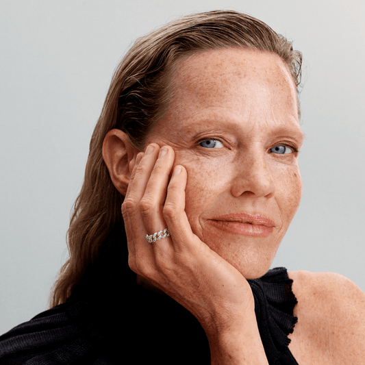 Anel De Prata Grande Elos Brilhantes De Zircônias