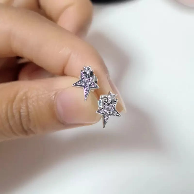 Brincos de Estrelas Assimétricas Cintilantes