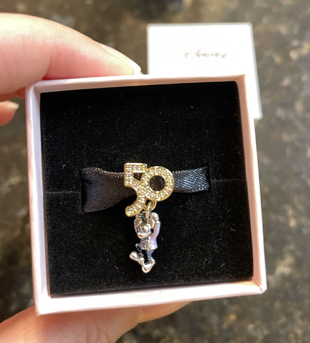 Charm pendente aniversário de 50 anos do Mickey Mouse dos parques